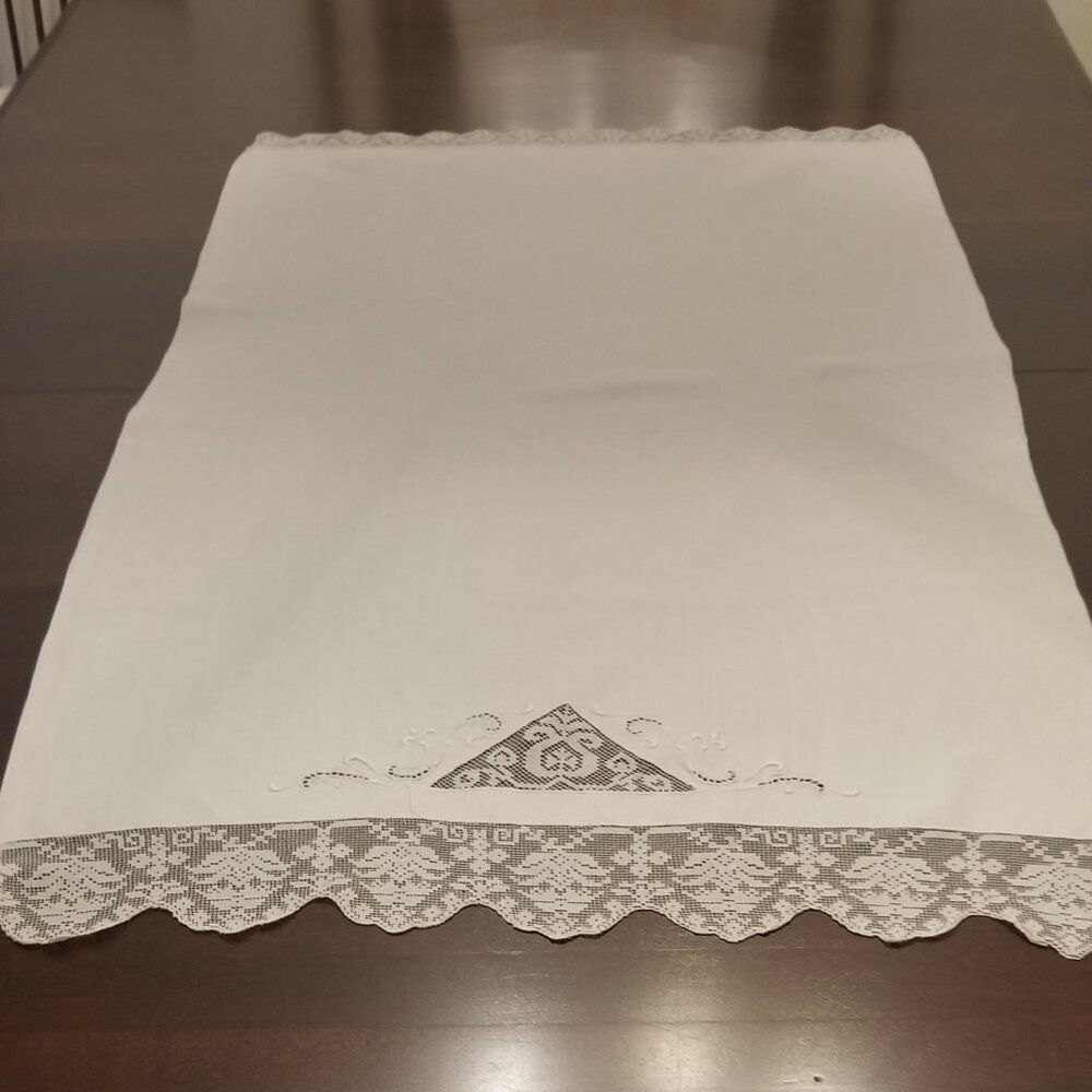 Vintage Dresser/Table Scarf with Lace Trim